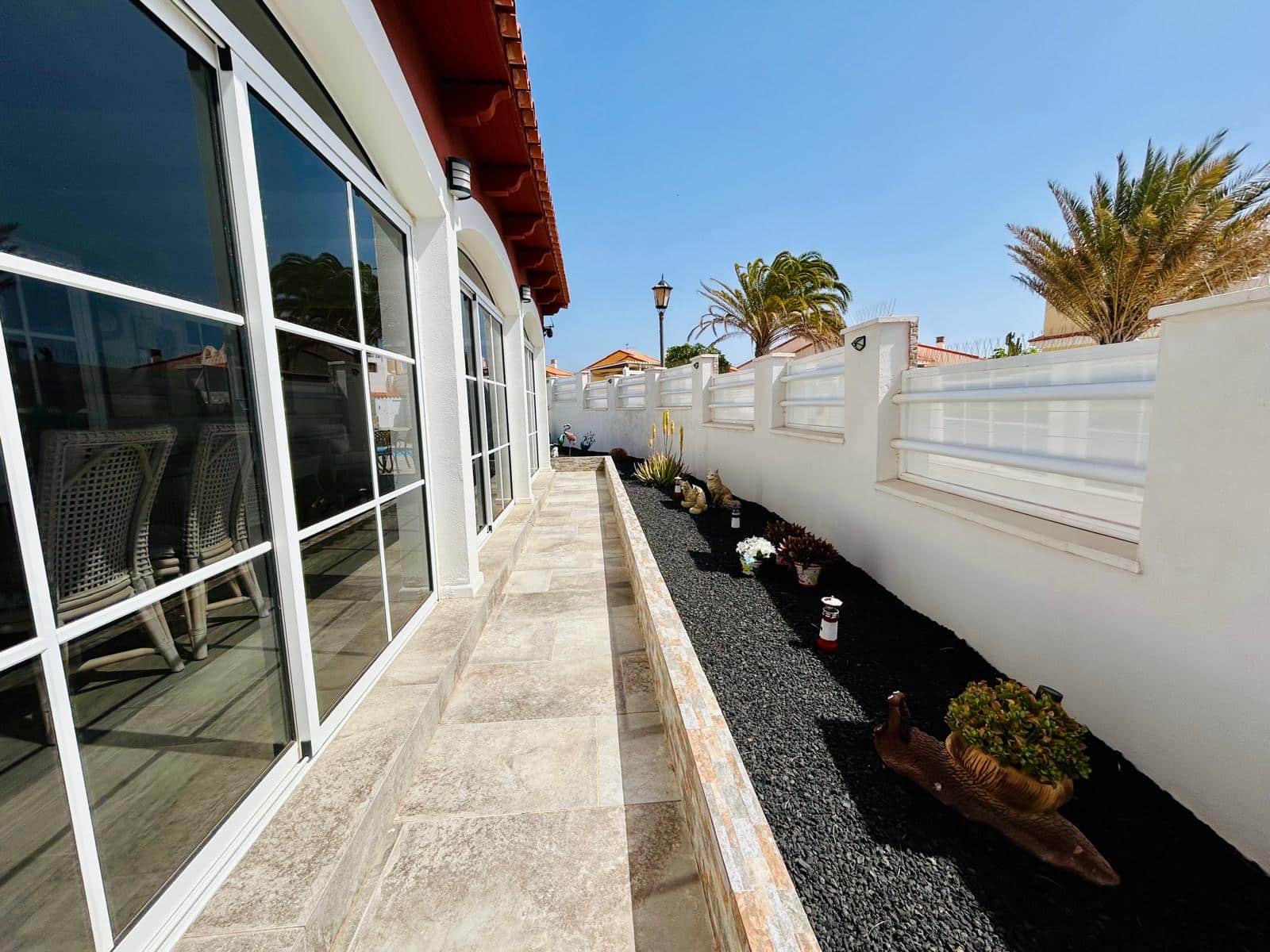 4 bedroom Villa for sale in Caleta de Fuste with pool garage - € 570,000 (Ref: 9700383)