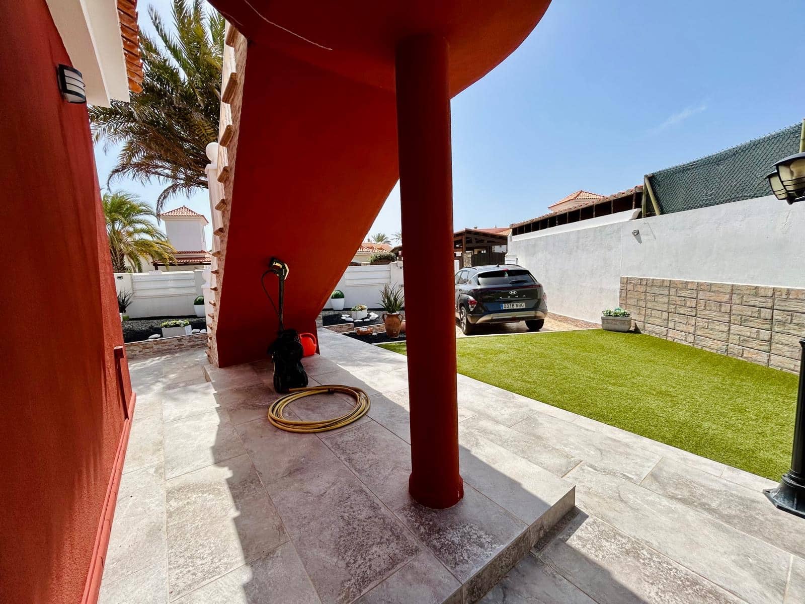 4 bedroom Villa for sale in Caleta de Fuste with pool garage - € 570,000 (Ref: 9700383)