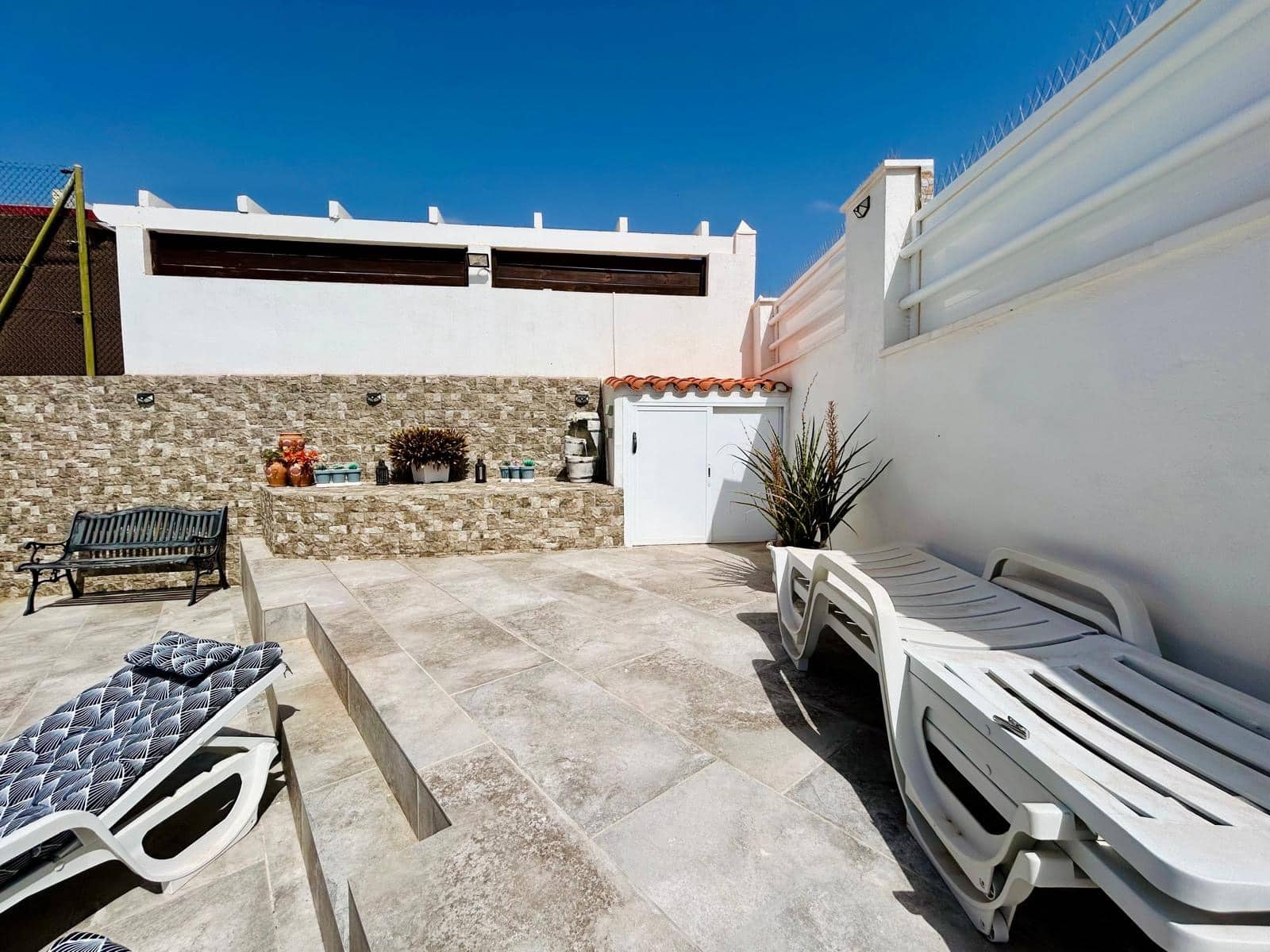 4 bedroom Villa for sale in Caleta de Fuste with pool garage - € 570,000 (Ref: 9700383)