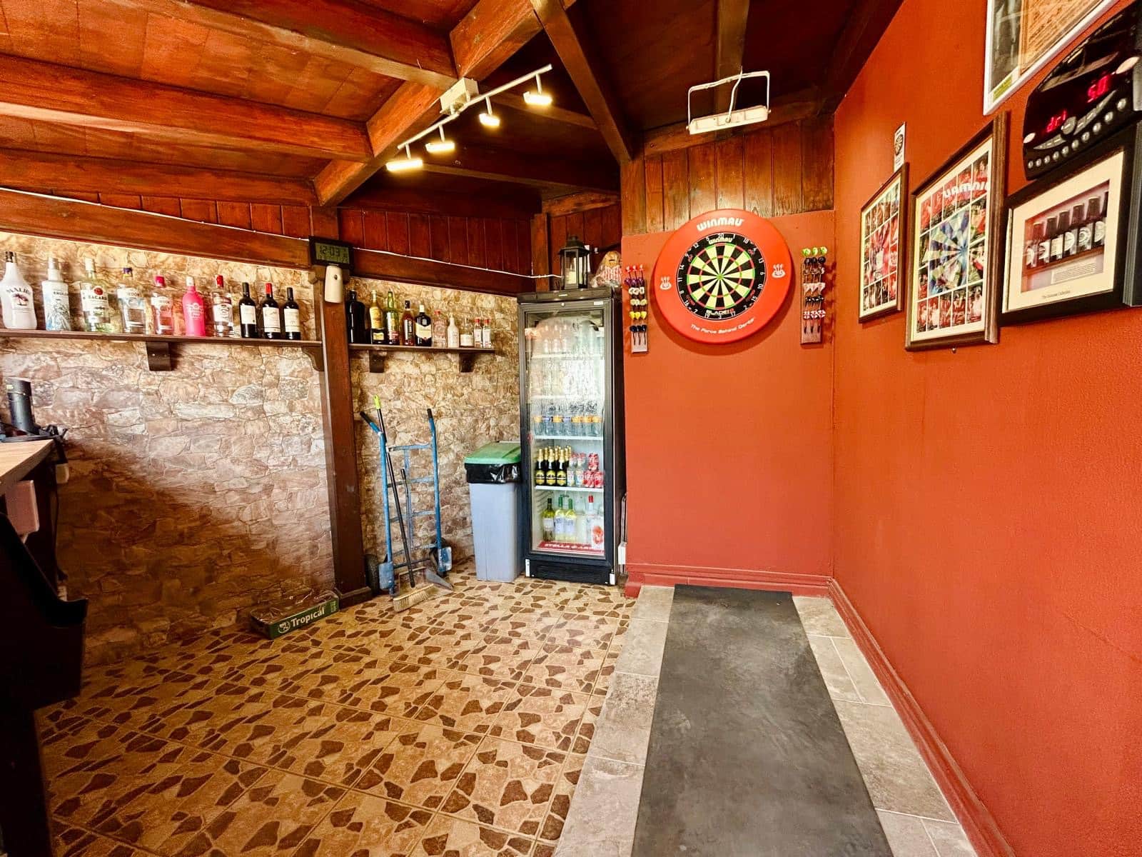 4 bedroom Villa for sale in Caleta de Fuste with pool garage - € 570,000 (Ref: 9700383)