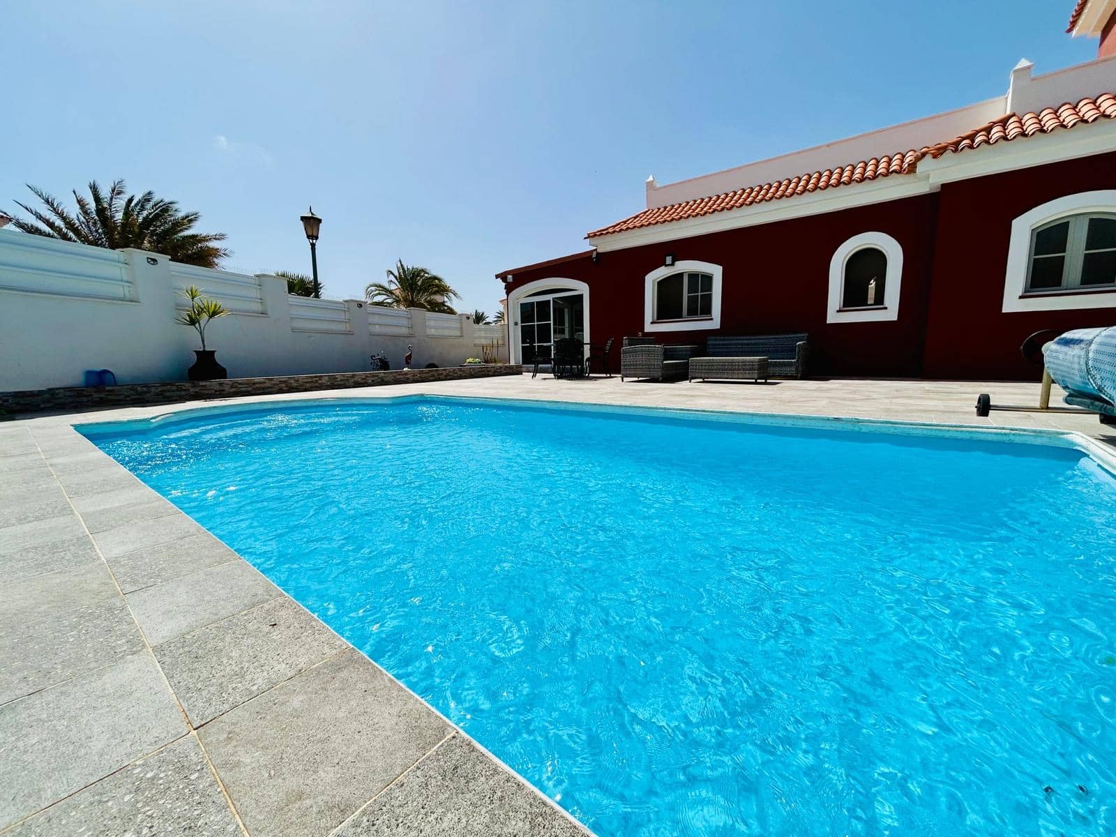 4 bedroom Villa for sale in Caleta de Fuste with pool garage - € 570,000 (Ref: 9700383)