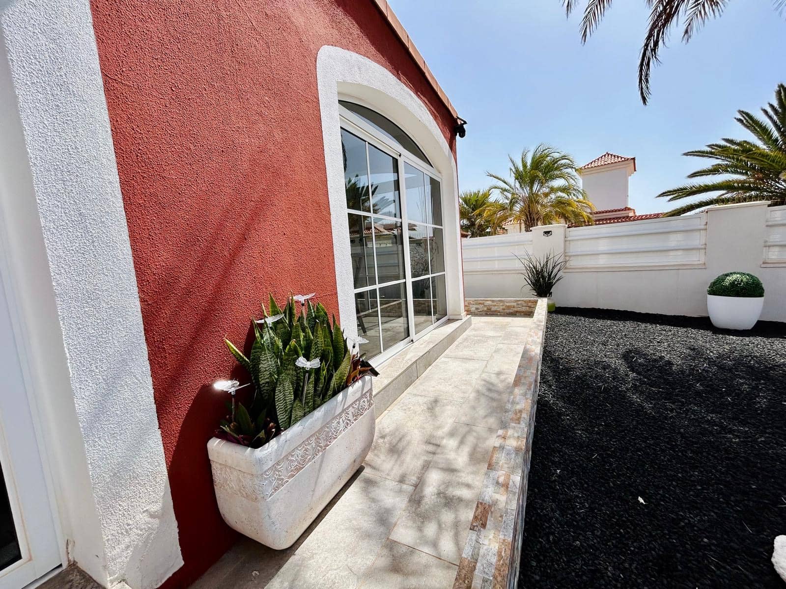 4 bedroom Villa for sale in Caleta de Fuste with pool garage - € 570,000 (Ref: 9700383)