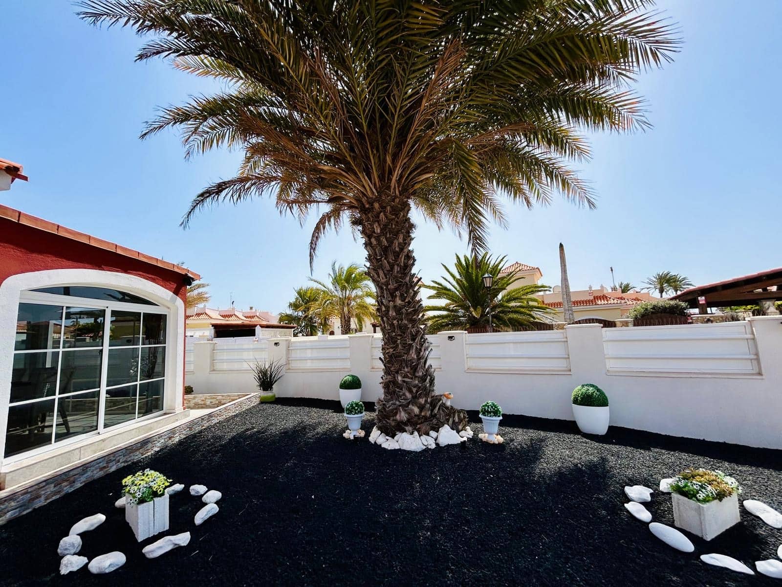 4 bedroom Villa for sale in Caleta de Fuste with pool garage - € 570,000 (Ref: 9700383)