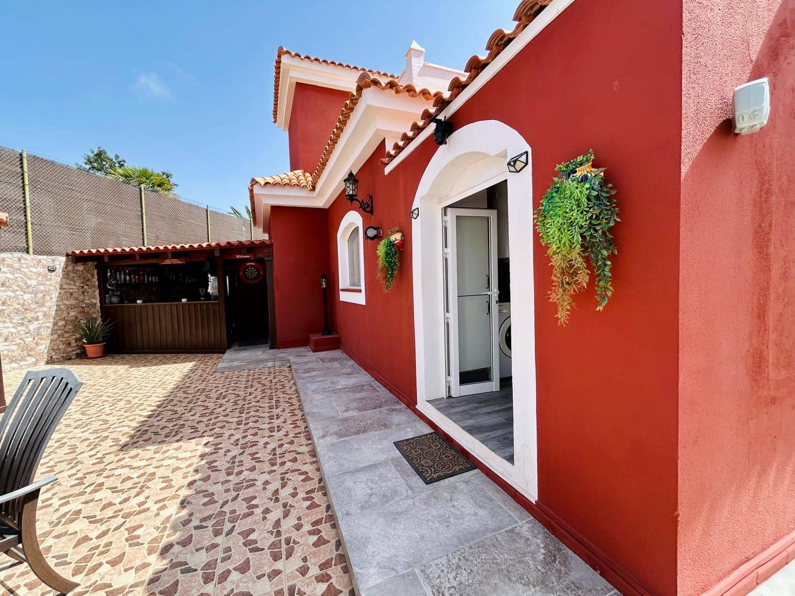 4 bedroom Villa for sale in Caleta de Fuste with pool garage - € 570,000 (Ref: 9700383)