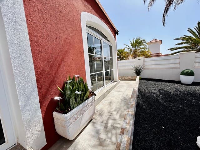 4 slaapkamer Villa te koop in Caleta de Fuste, Antigua met zwembad garage - € 570.000 (Ref: 9700383)