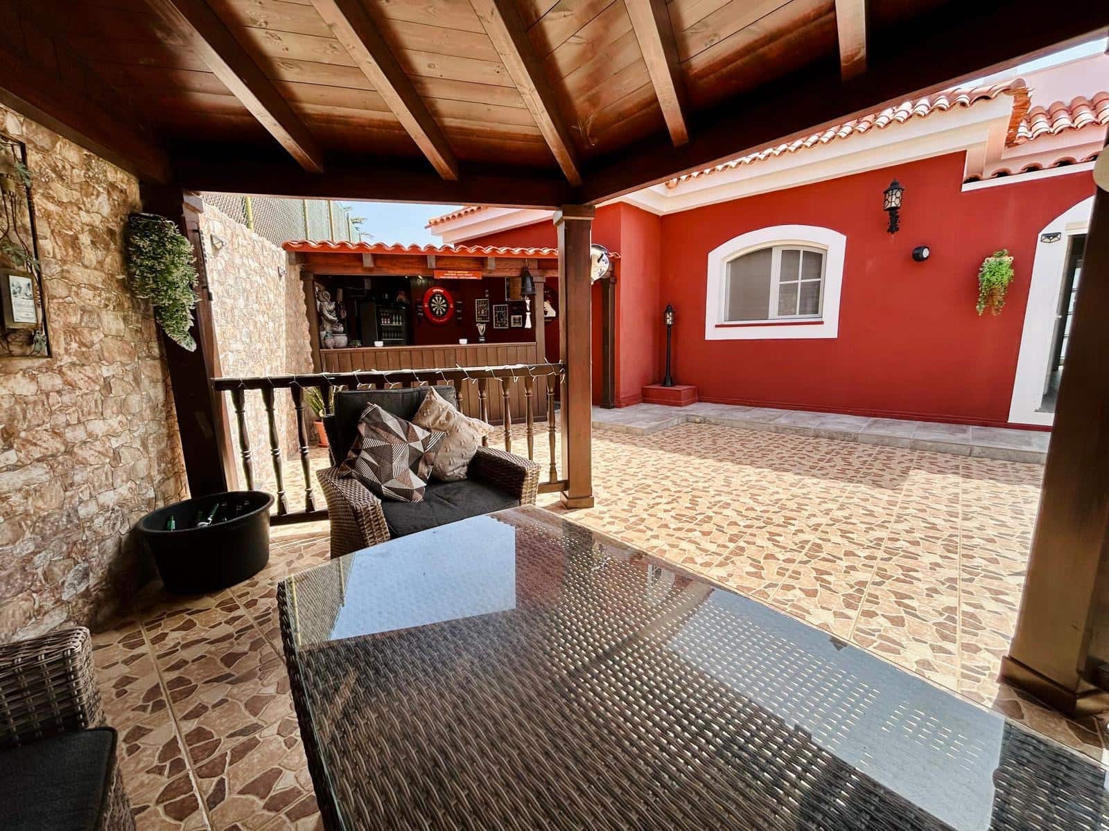 4 bedroom Villa for sale in Caleta de Fuste with pool garage - € 570,000 (Ref: 9700383)