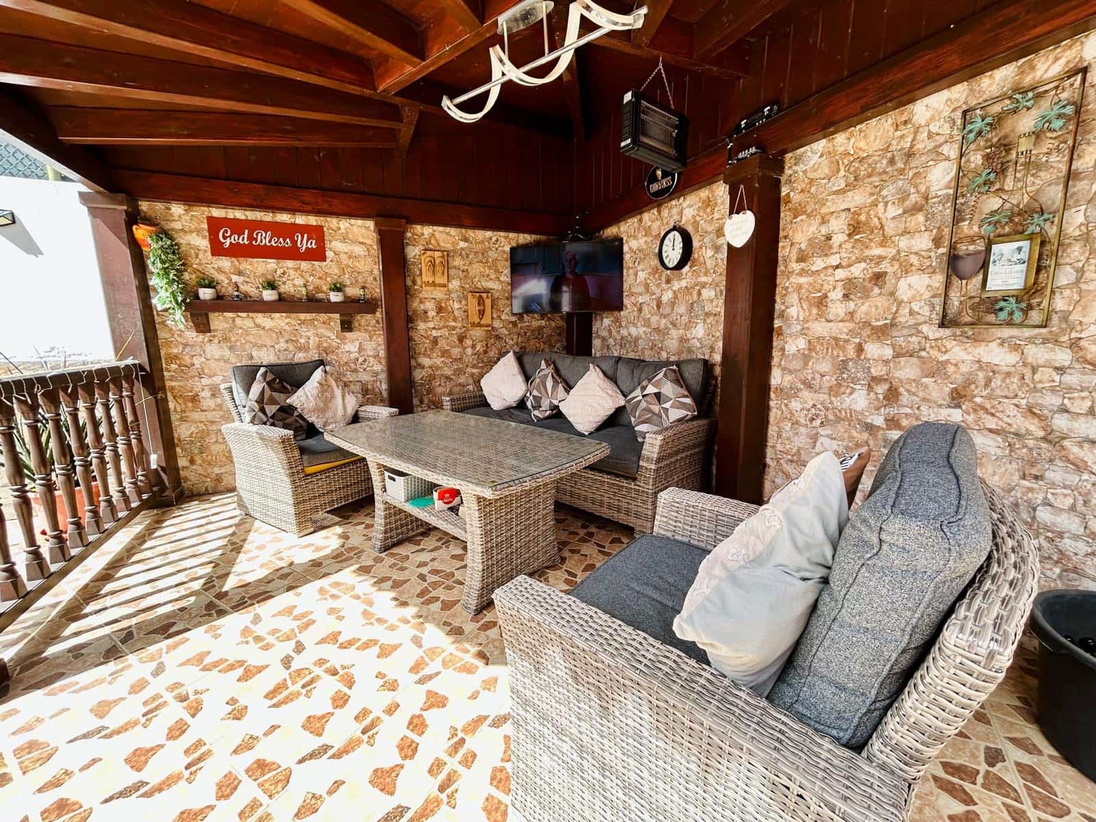 4 bedroom Villa for sale in Caleta de Fuste with pool garage - € 570,000 (Ref: 9700383)