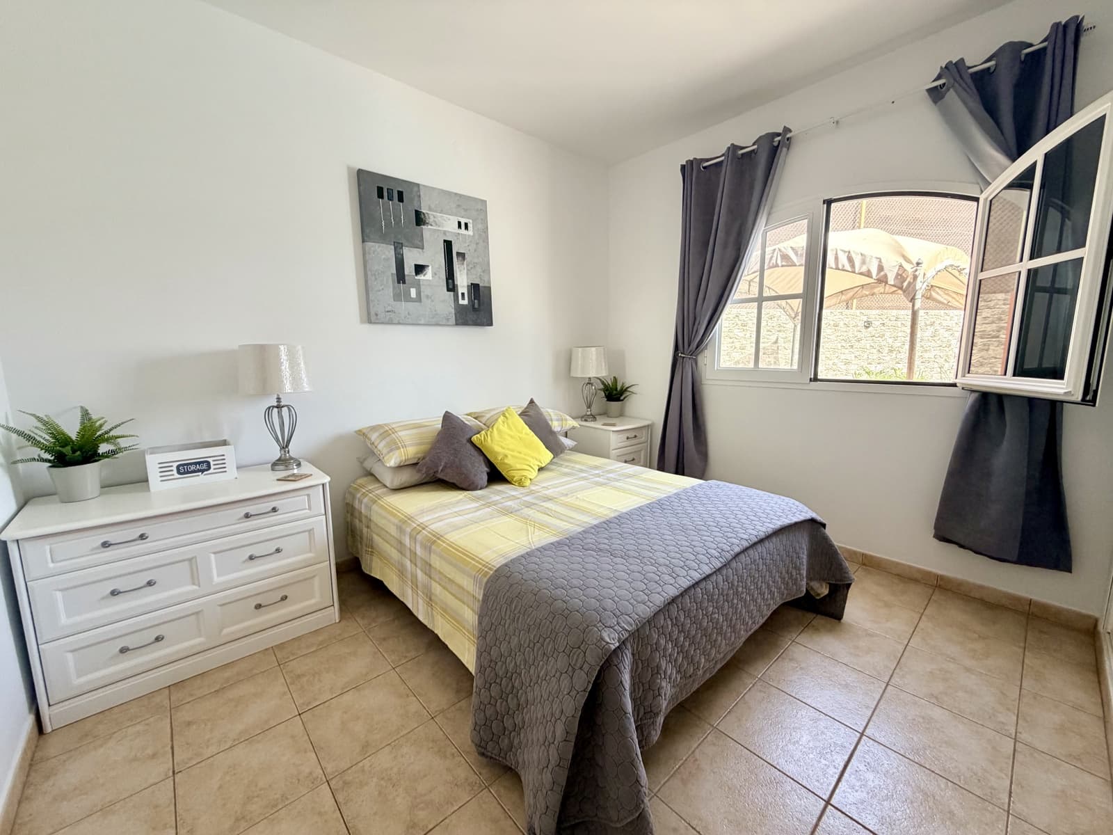 4 bedroom Villa for sale in Caleta de Fuste with pool garage - € 570,000 (Ref: 9700383)