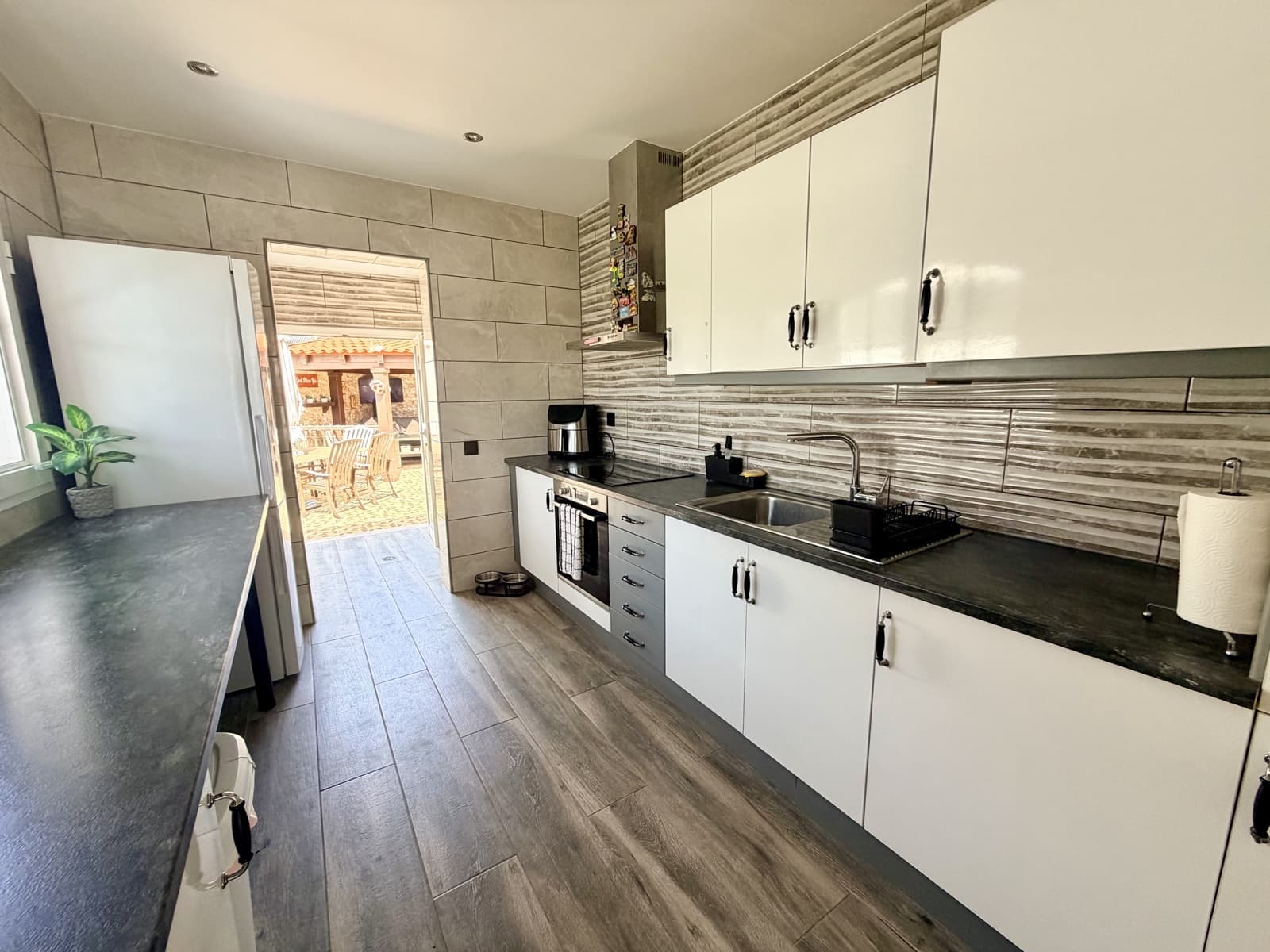 4 bedroom Villa for sale in Caleta de Fuste with pool garage - € 570,000 (Ref: 9700383)