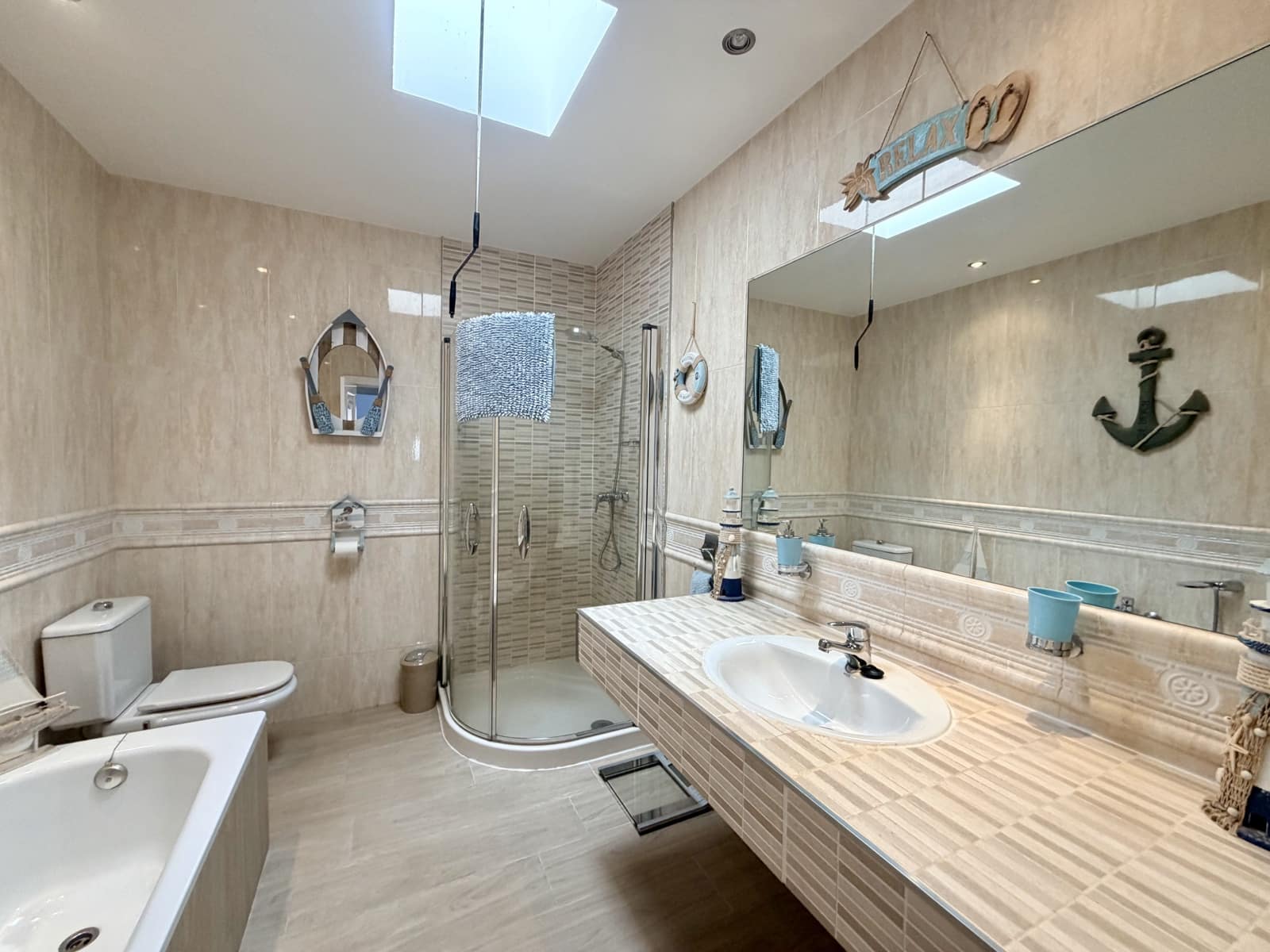 4 bedroom Villa for sale in Caleta de Fuste with pool garage - € 570,000 (Ref: 9700383)