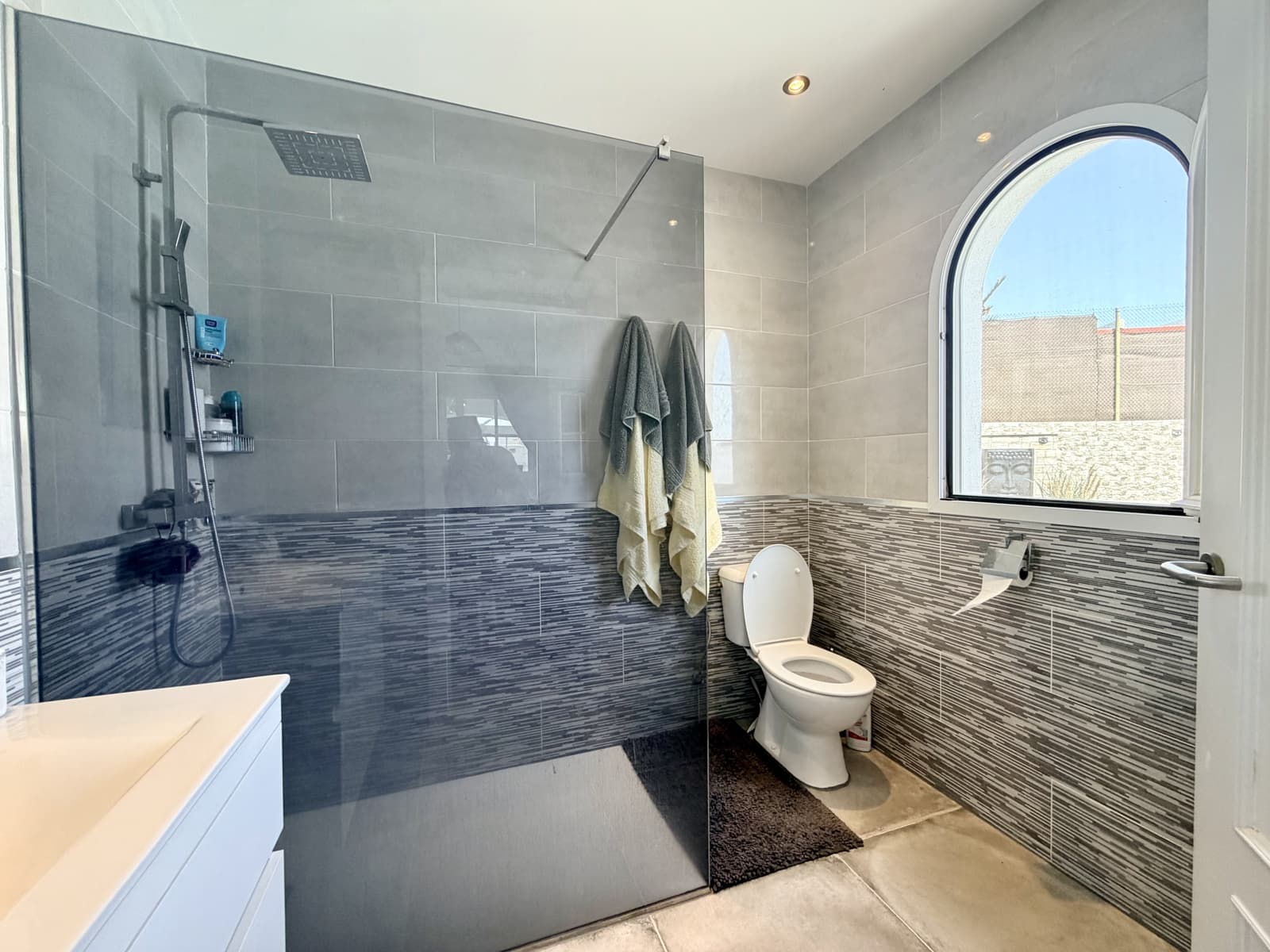 4 bedroom Villa for sale in Caleta de Fuste with pool garage - € 570,000 (Ref: 9700383)