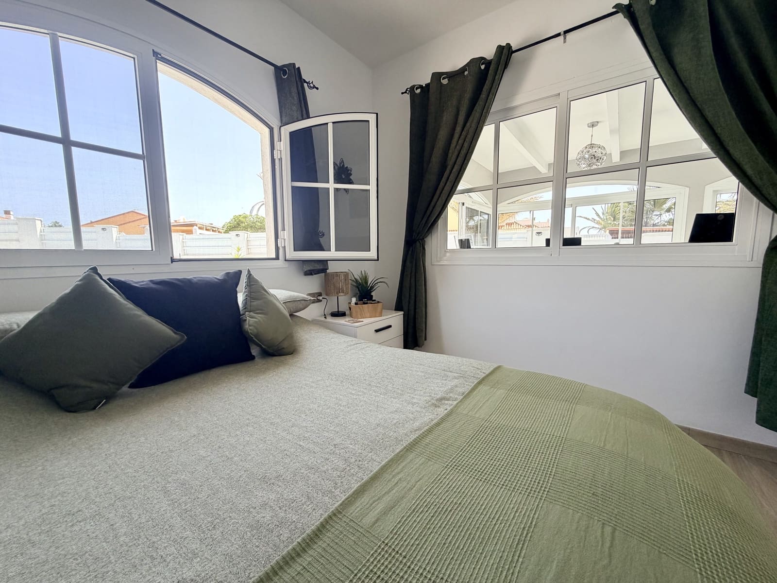 4 bedroom Villa for sale in Caleta de Fuste with pool garage - € 570,000 (Ref: 9700383)