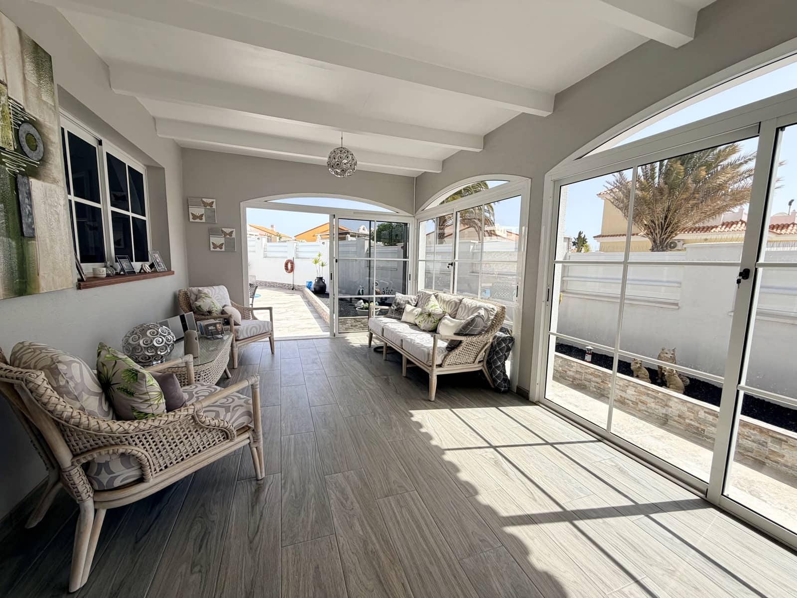 4 bedroom Villa for sale in Caleta de Fuste with pool garage - € 570,000 (Ref: 9700383)