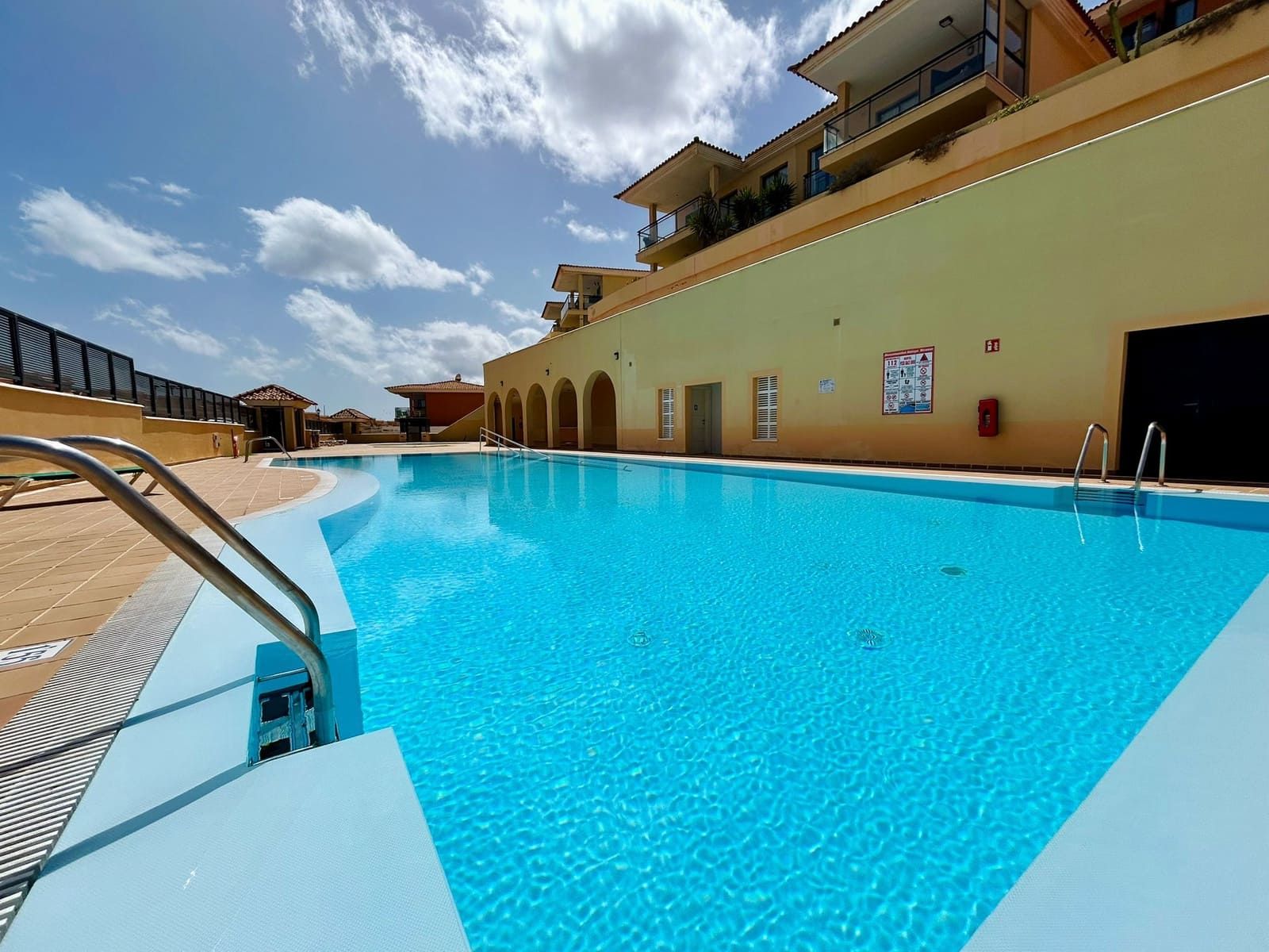 4 quarto Casa em Banda para venda em Caleta de Fuste com piscina garagem - 345 000 € (Ref: 9702457)