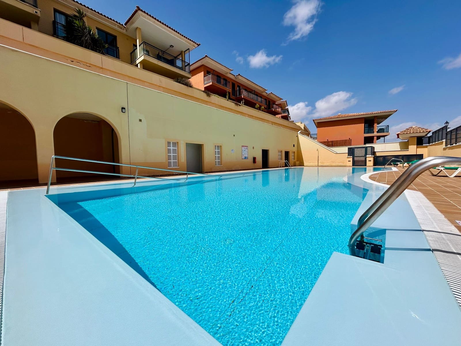 4 quarto Casa em Banda para venda em Caleta de Fuste com piscina garagem - 345 000 € (Ref: 9702457)