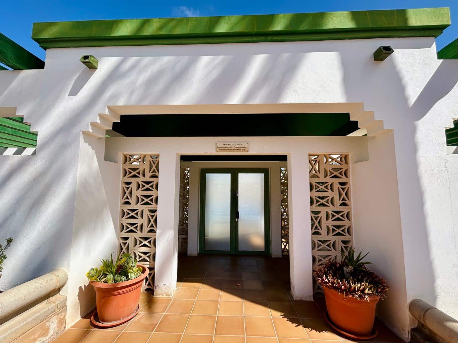 2 bedroom Apartment for sale in Caleta de Fuste with pool garage - € 190,000 (Ref: 9703234)