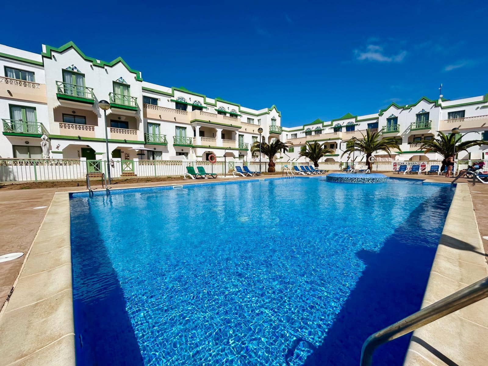 2 bedroom Apartment for sale in Caleta de Fuste with pool garage - € 190,000 (Ref: 9703234)