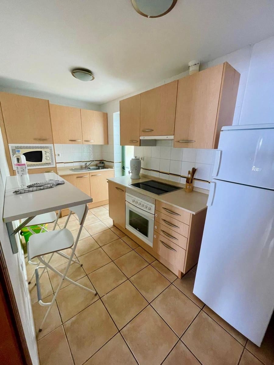 2 bedroom Apartment for sale in Caleta de Fuste with pool garage - € 190,000 (Ref: 9703234)