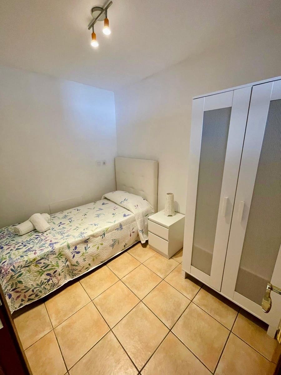 2 bedroom Apartment for sale in Caleta de Fuste with pool garage - € 190,000 (Ref: 9703234)