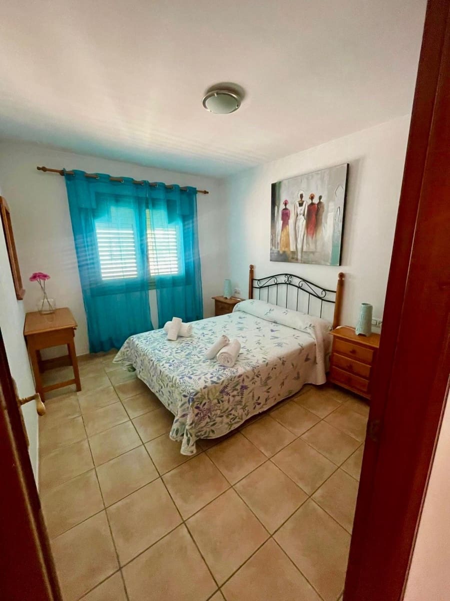 2 bedroom Apartment for sale in Caleta de Fuste with pool garage - € 190,000 (Ref: 9703234)