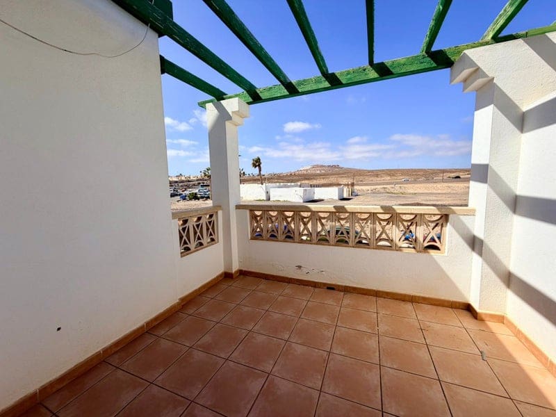 1 bedroom Apartment for sale in Caleta de Fuste with pool garage - € 179,000 (Ref: 9703235)