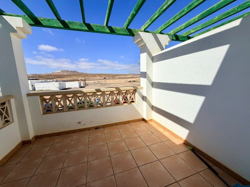 1 bedroom Apartment for sale in Caleta de Fuste with pool garage - € 179,000 (Ref: 9703235)