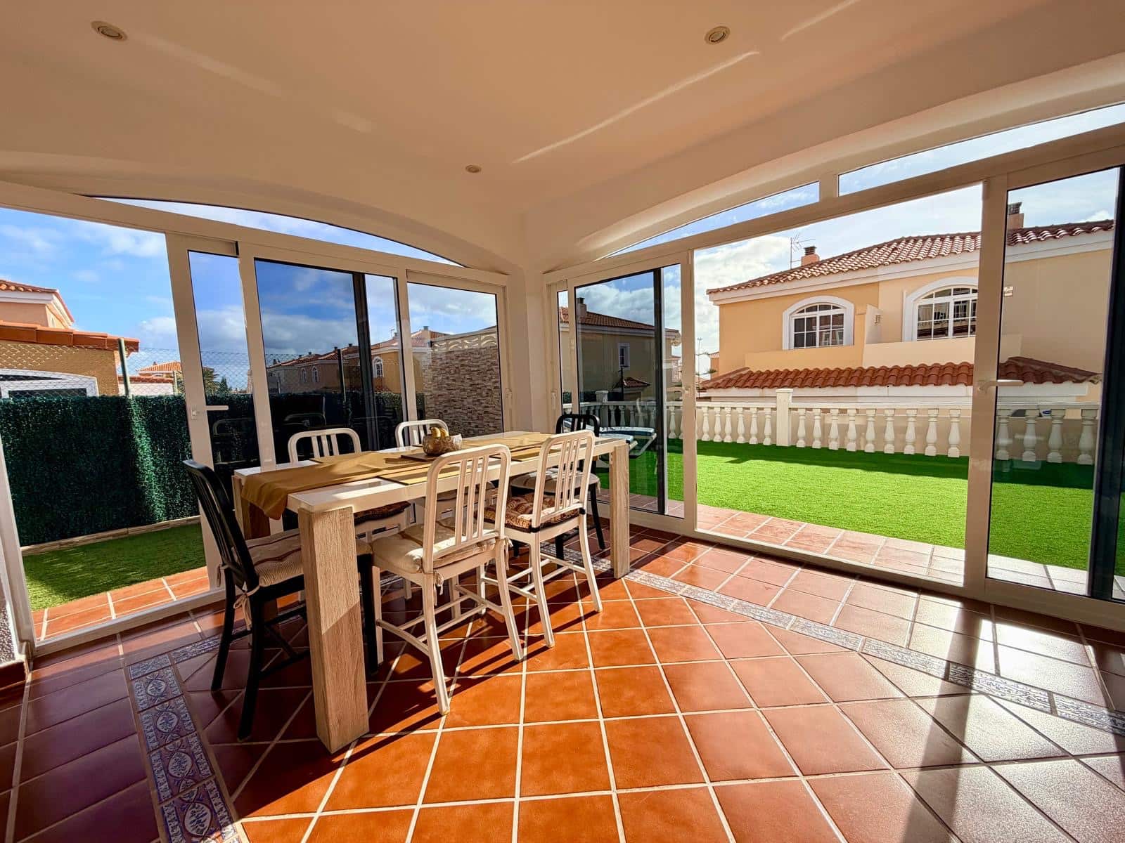 3 camera da letto Villetta Bifamiliare in vendita in Caleta de Fuste con piscina garage - 335.000 € (Rif: 9703236)