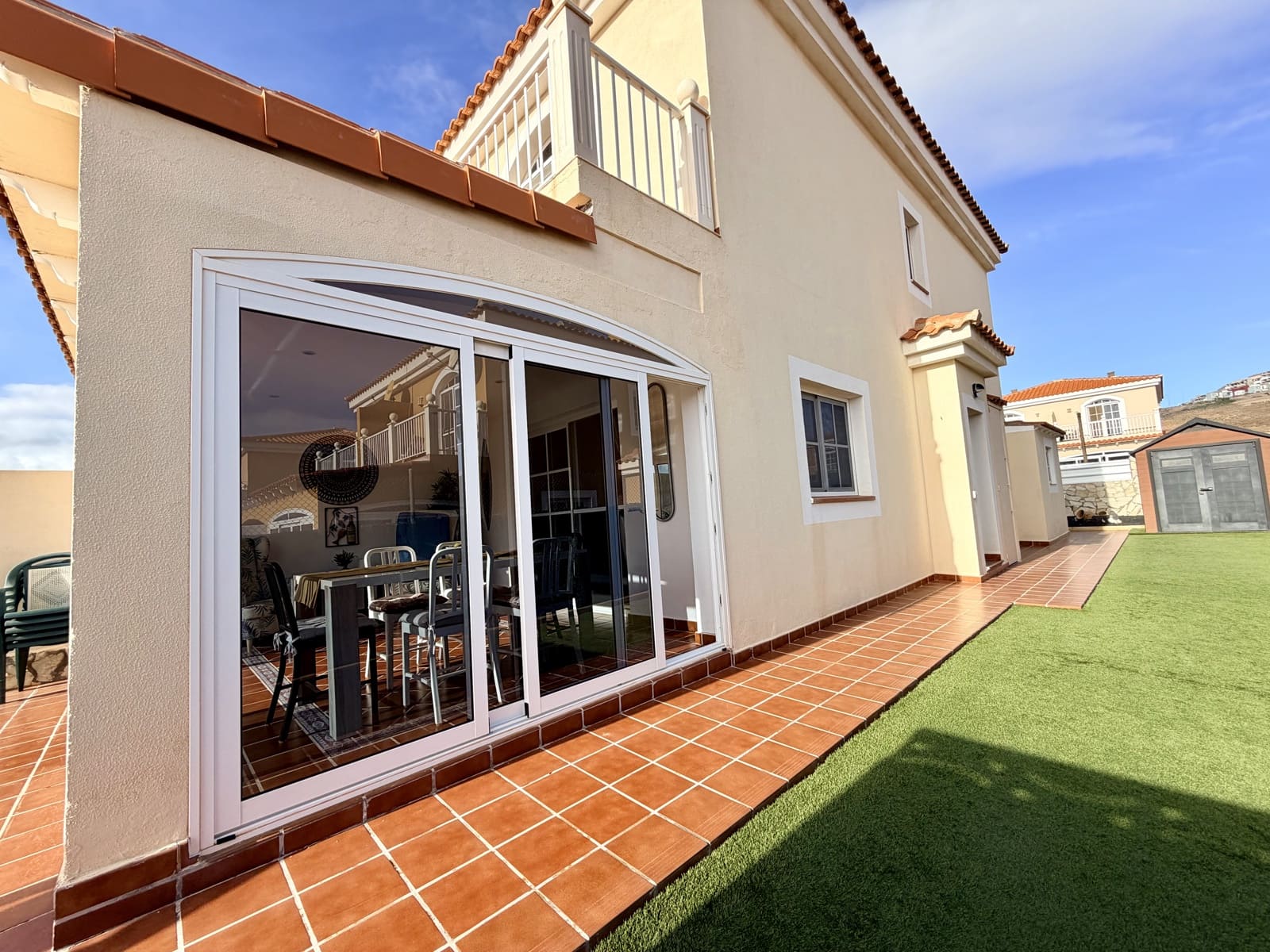 3 camera da letto Villetta Bifamiliare in vendita in Caleta de Fuste con piscina garage - 335.000 € (Rif: 9703236)