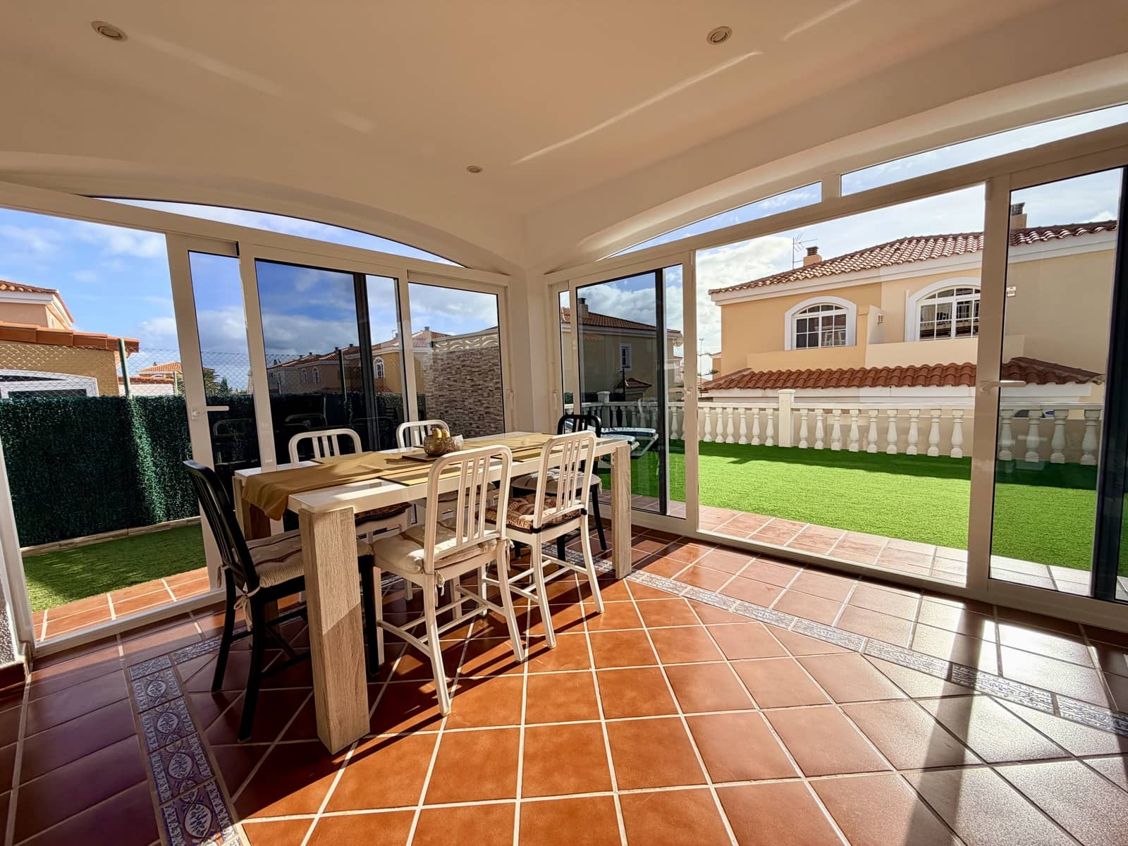 3 camera da letto Villetta Bifamiliare in vendita in Caleta de Fuste con piscina garage - 335.000 € (Rif: 9703236)