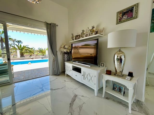 3 Zimmer Villa zu verkaufen in Caleta de Fuste, Antigua mit Pool Garage - 590.000 € (Ref: 9703239)