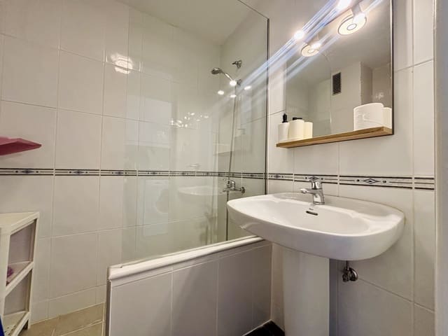 Apartamento de 1 habitación en Costa de Antigua, Antigua en venta con piscina - 130.000 € (Ref: 9703242)