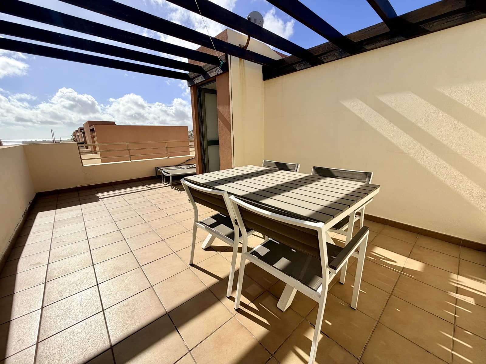 3 slaapkamer Huis te koop in Caleta de Fuste met zwembad garage - € 240.000 (Ref: 9703309)