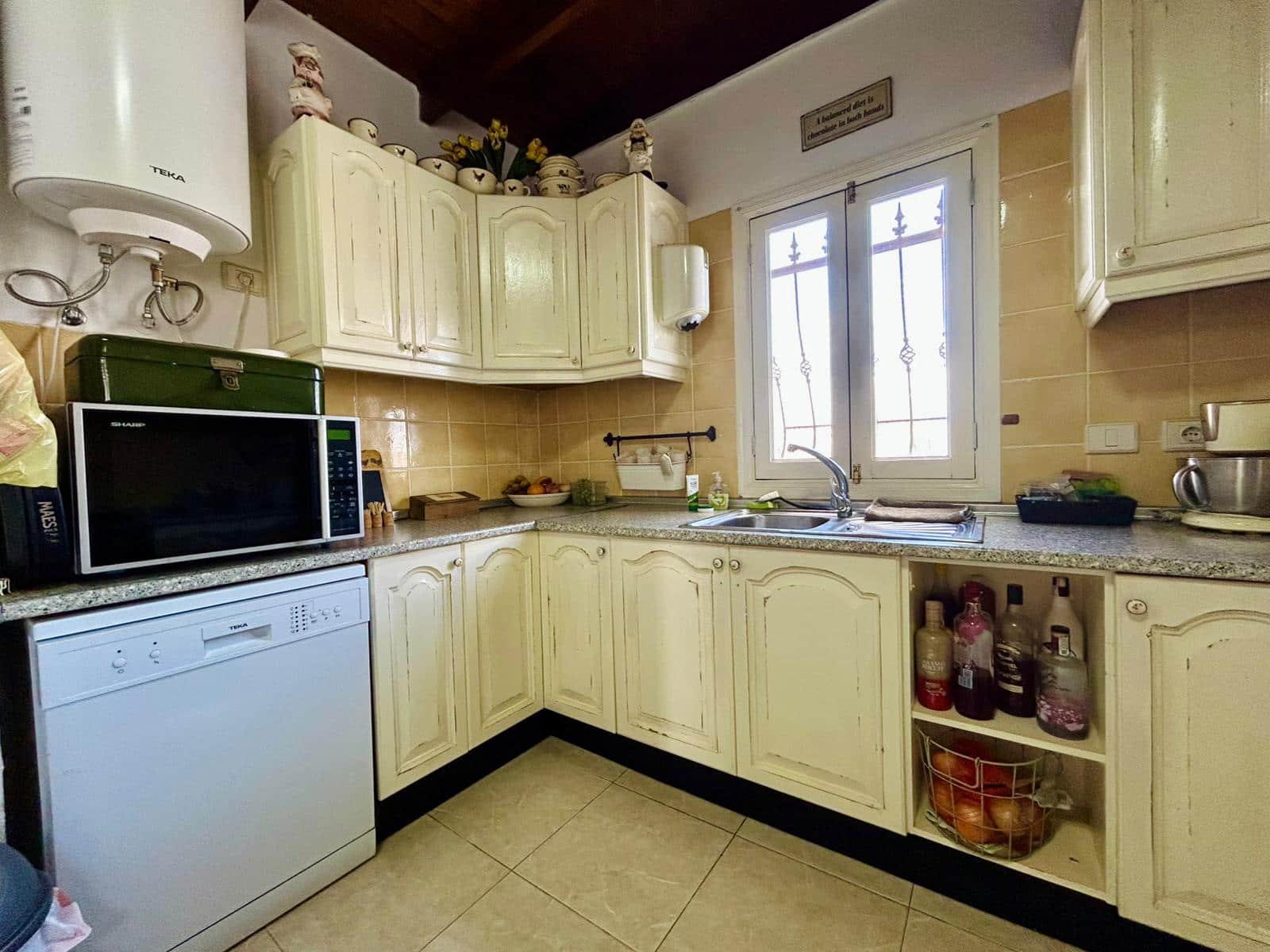 5 bedroom Villa for sale in Triquivijate with pool garage - € 499,000 (Ref: 9703313)