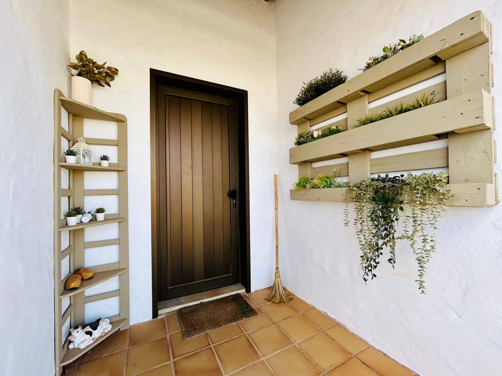 5 bedroom Villa for sale in Triquivijate with pool garage - € 499,000 (Ref: 9703313)