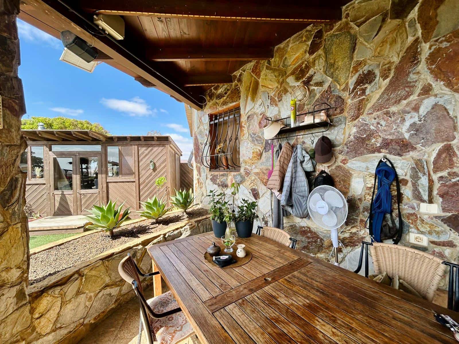 5 bedroom Villa for sale in Triquivijate with pool garage - € 499,000 (Ref: 9703313)