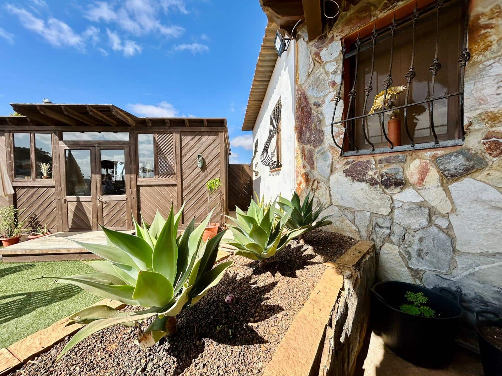 5 bedroom Villa for sale in Triquivijate with pool garage - € 499,000 (Ref: 9703313)