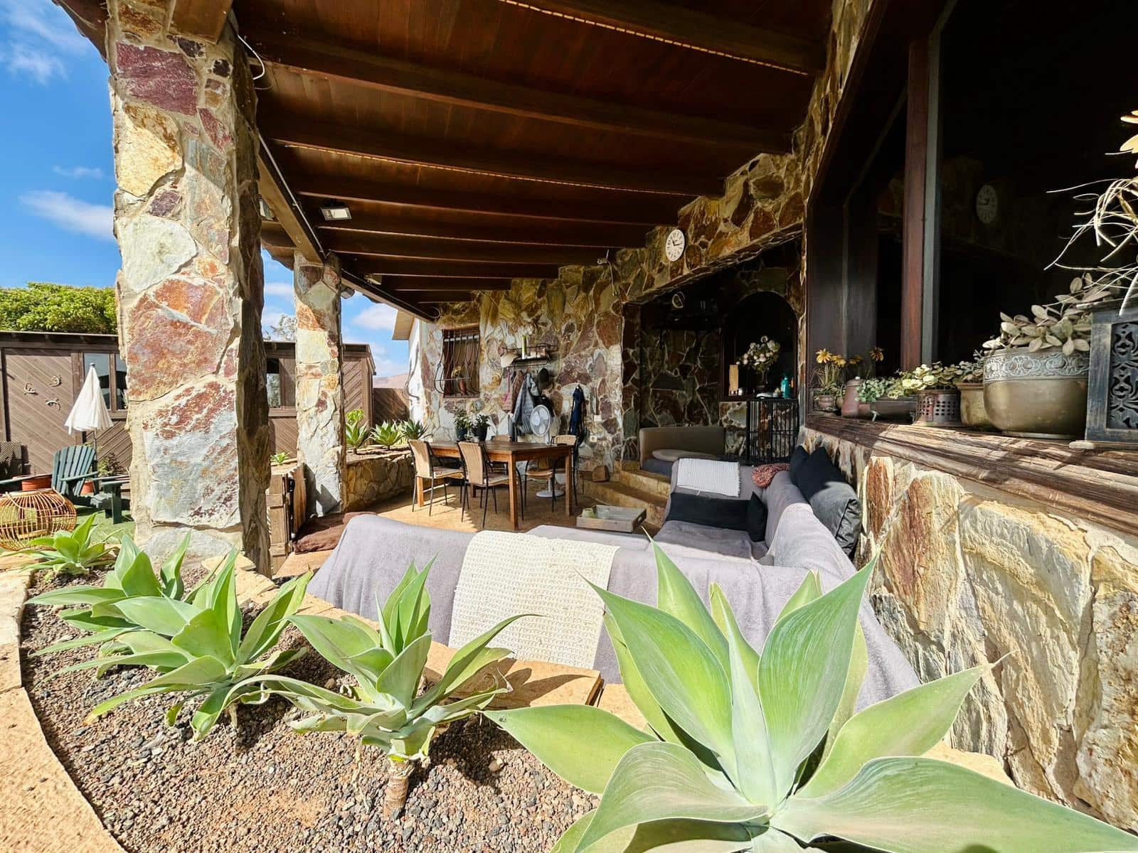 5 bedroom Villa for sale in Triquivijate with pool garage - € 499,000 (Ref: 9703313)