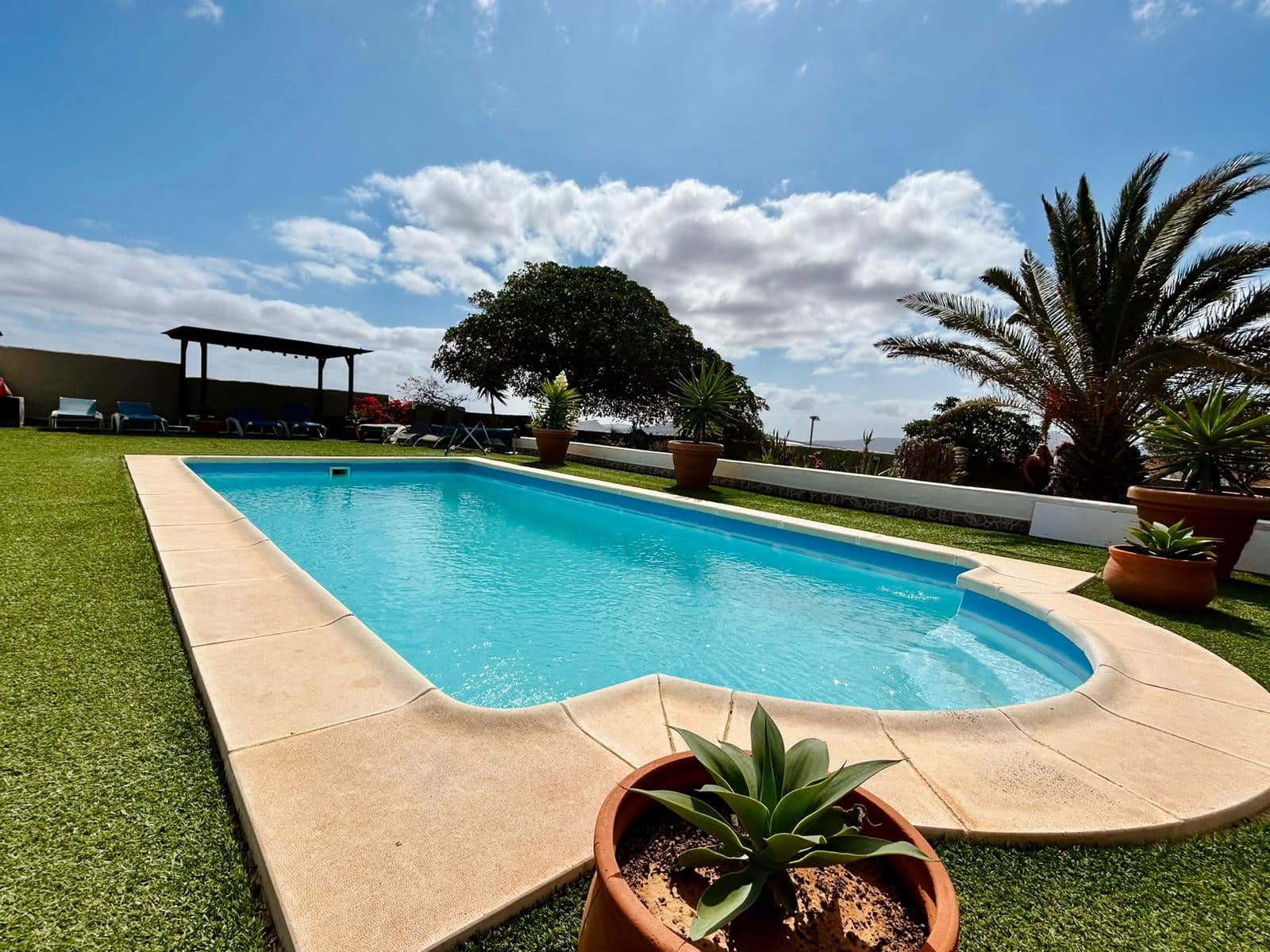 5 bedroom Villa for sale in Triquivijate with pool garage - € 499,000 (Ref: 9703313)