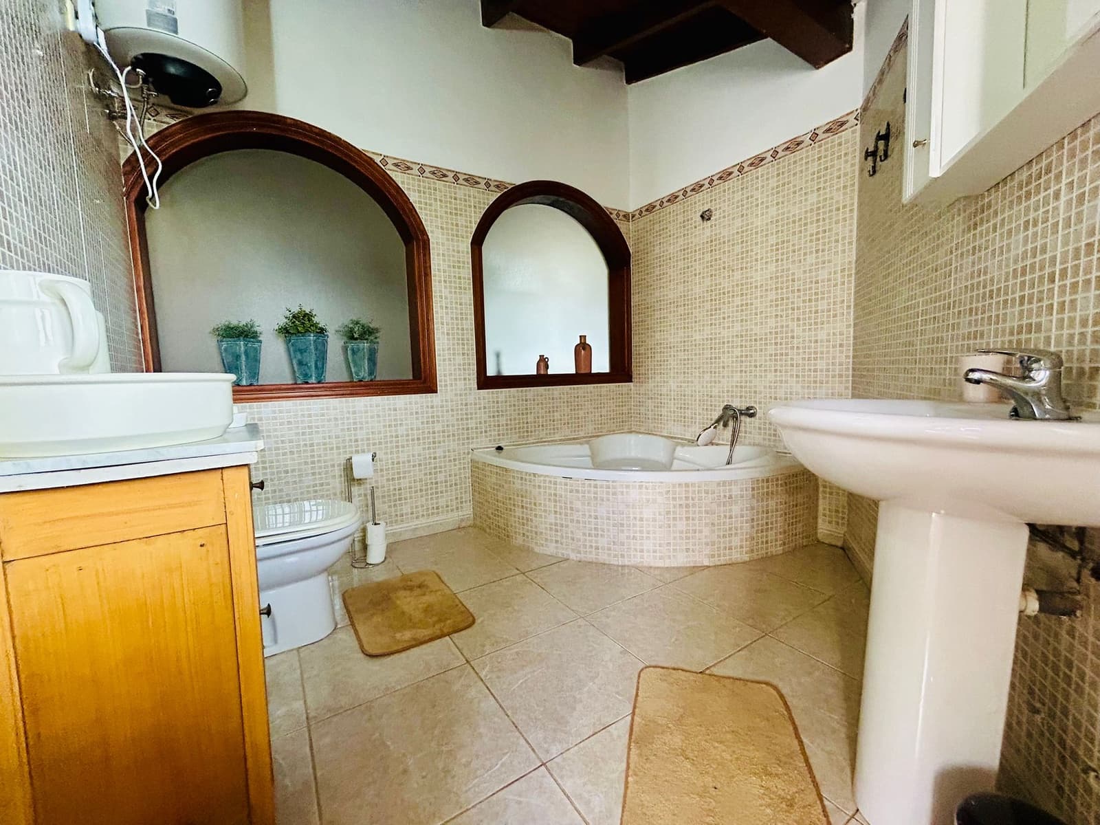 5 bedroom Villa for sale in Triquivijate with pool garage - € 499,000 (Ref: 9703313)