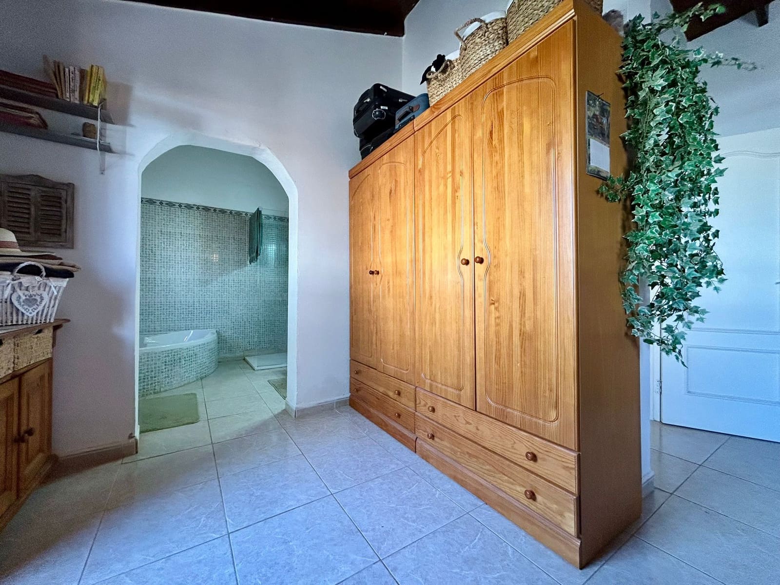 5 bedroom Villa for sale in Triquivijate with pool garage - € 499,000 (Ref: 9703313)