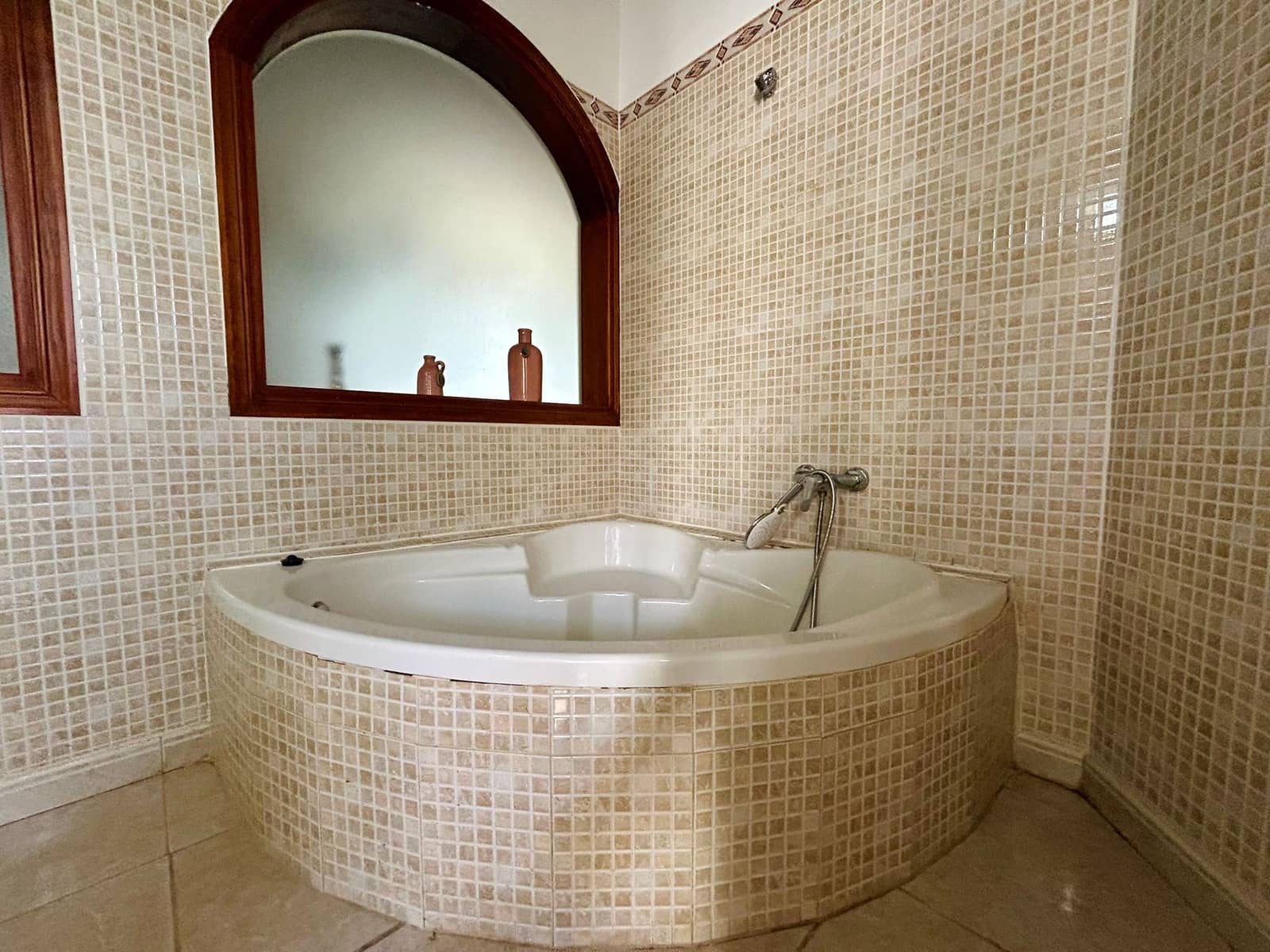 5 bedroom Villa for sale in Triquivijate with pool garage - € 499,000 (Ref: 9703313)