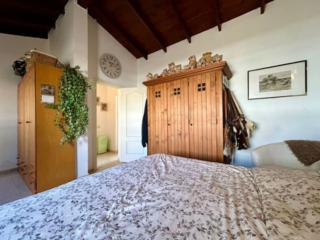 5 chambre Villa/Maison à vendre à Triquivijate, Antigua avec piscine garage - 499 000 € (Ref: 9703313)