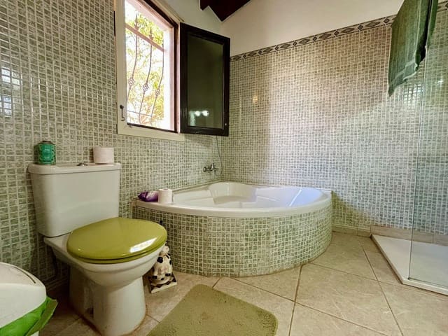 5 chambre Villa/Maison à vendre à Triquivijate, Antigua avec piscine garage - 499 000 € (Ref: 9703313)