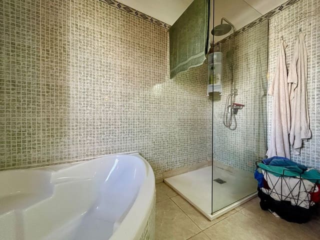 5 chambre Villa/Maison à vendre à Triquivijate, Antigua avec piscine garage - 499 000 € (Ref: 9703313)