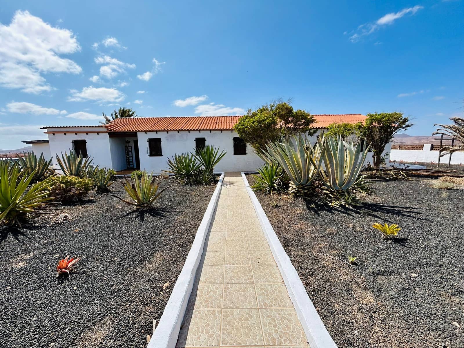 5 bedroom Villa for sale in Triquivijate with pool garage - € 499,000 (Ref: 9703313)