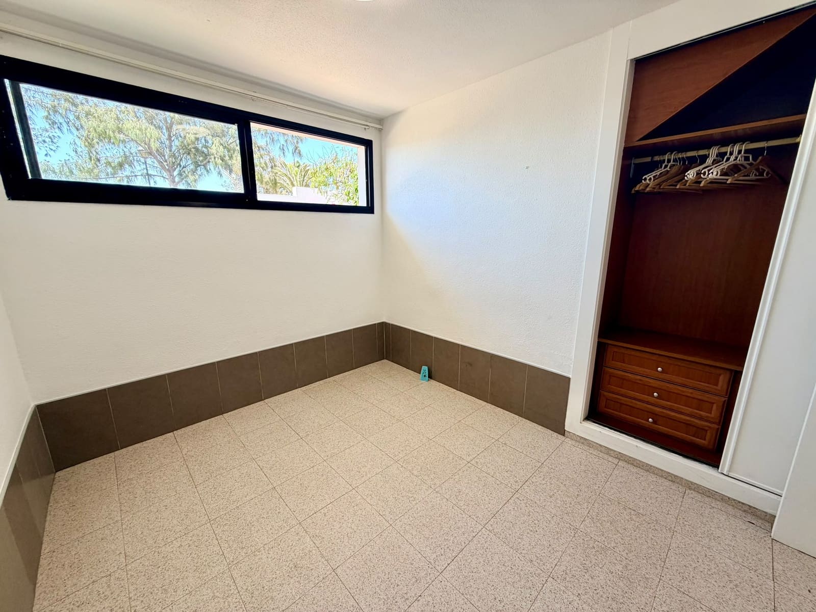 1 bedroom Apartment for sale in Costa de Antigua with pool garage - € 120,000 (Ref: 9703314)