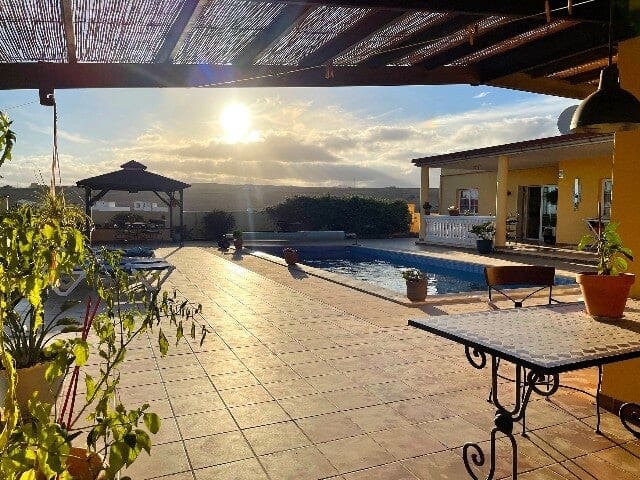 3 Zimmer Villa zu verkaufen in Triquivijate mit Pool Garage - 570.000 € (Ref: 9703315)