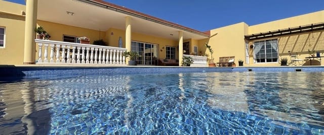 3 Zimmer Villa zu verkaufen in Triquivijate, Antigua mit Pool Garage - 570.000 € (Ref: 9703315)