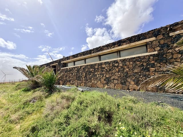 5 sovrum Villa till salu i El Time, Puerto del Rosario med pool garage - 710 000 € (Ref: 9703329)