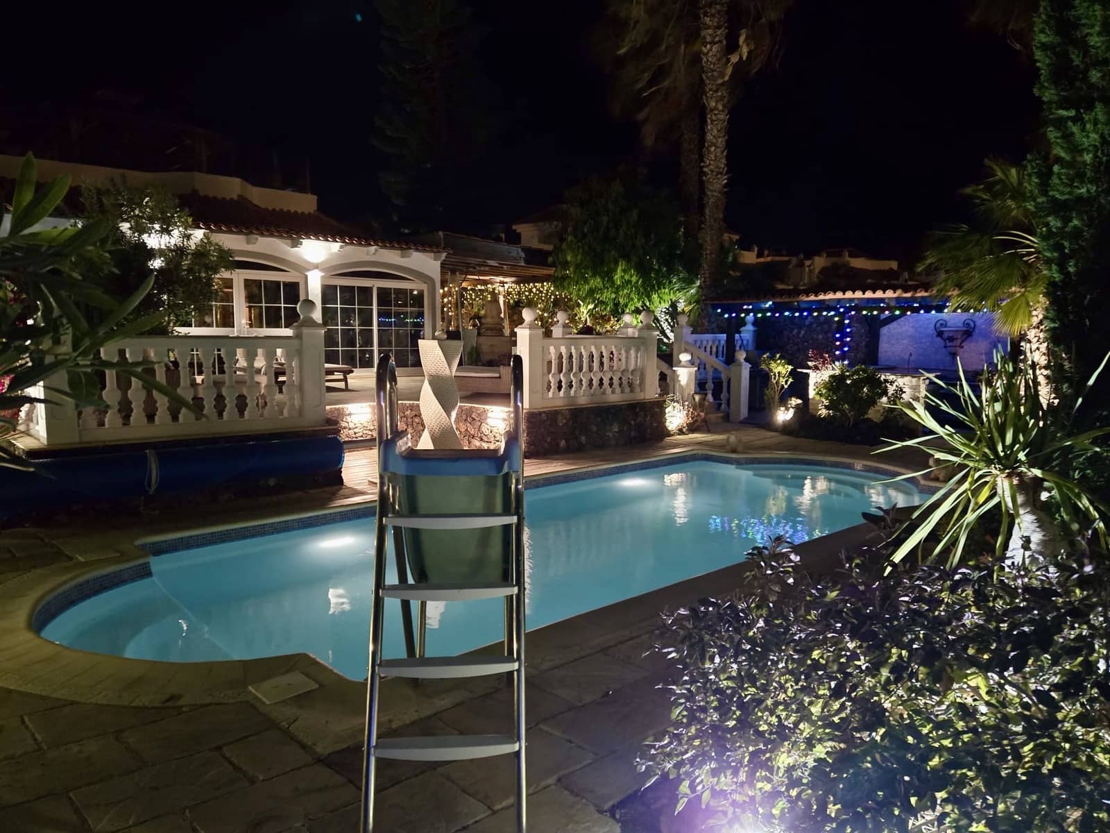 4 bedroom Villa for sale in Caleta de Fuste with pool garage - € 849,000 (Ref: 9735063)